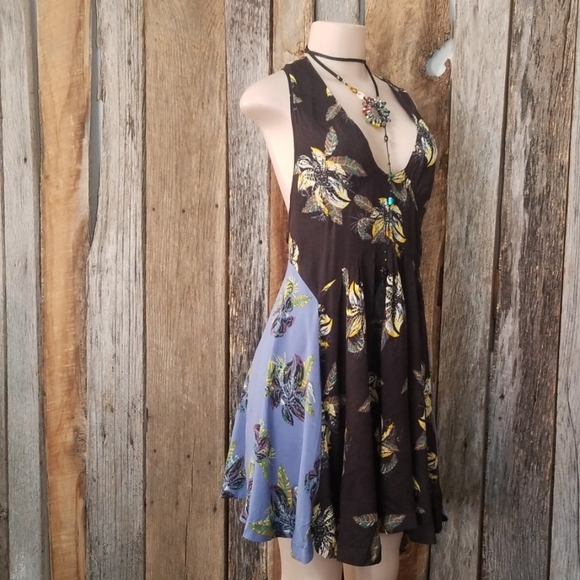 Free People Dresses & Skirts - NWT! NEW! FREE PEOPLE CUT OUT BACK PRINT DRESS!
